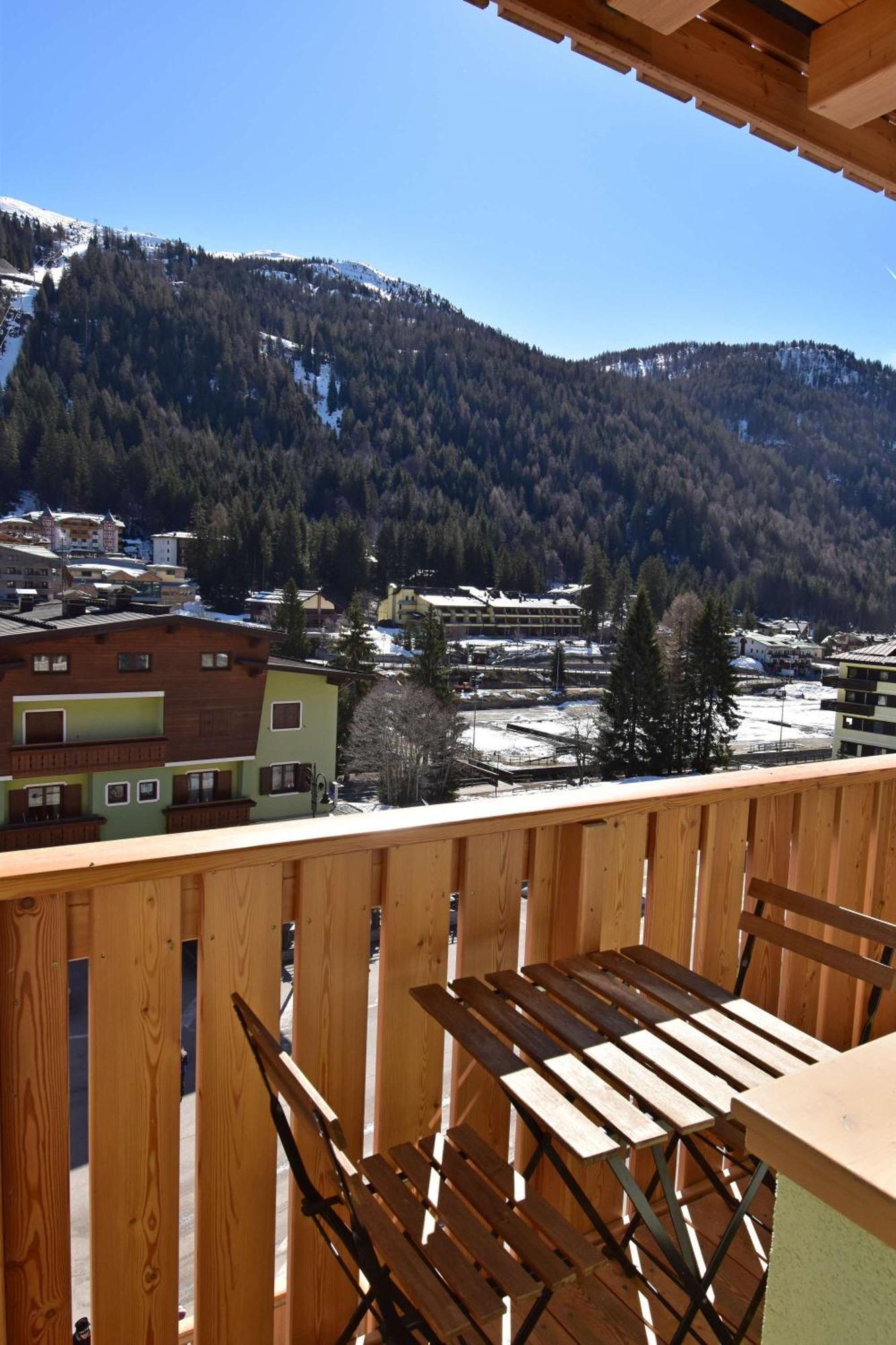 Emerald Studio Apartment Madonna di Campiglio Exterior photo