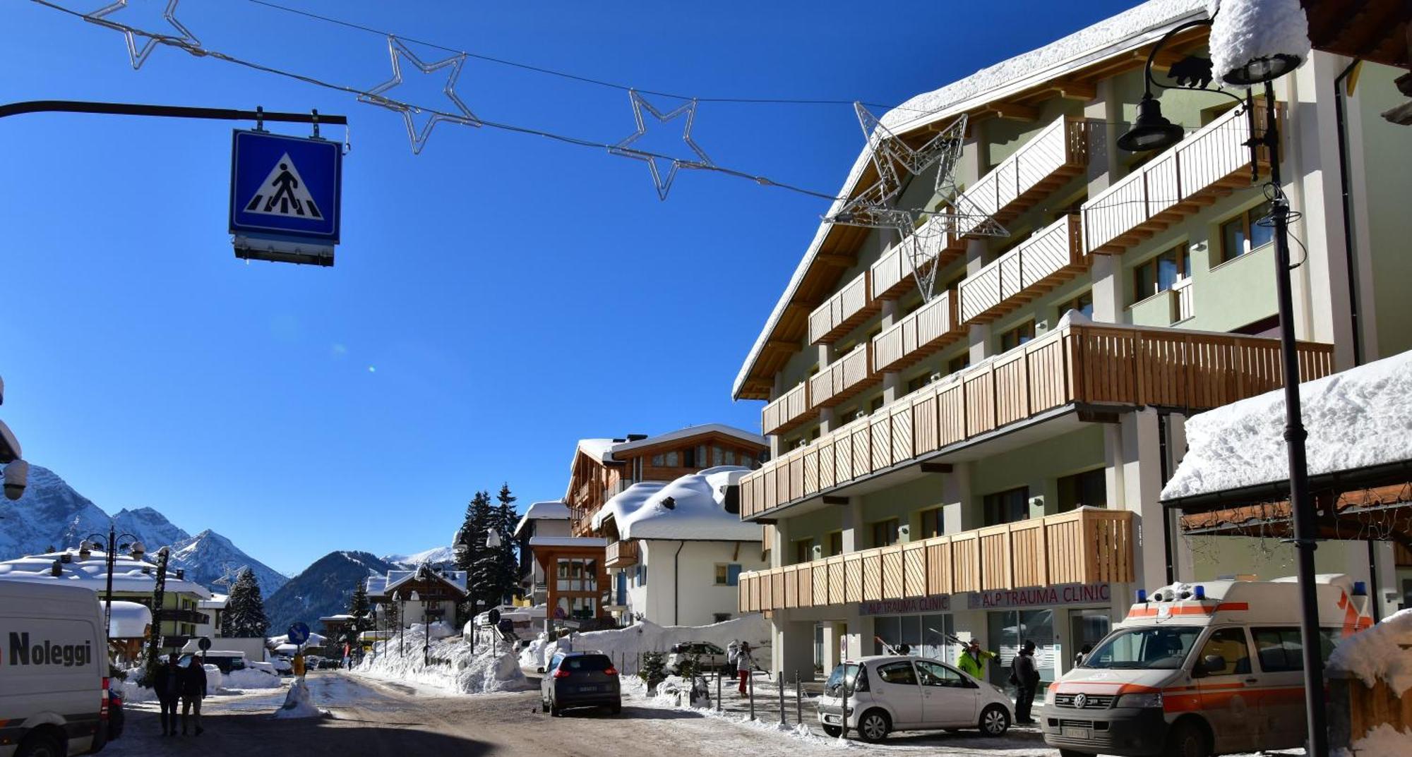 Emerald Studio Apartment Madonna di Campiglio Exterior photo